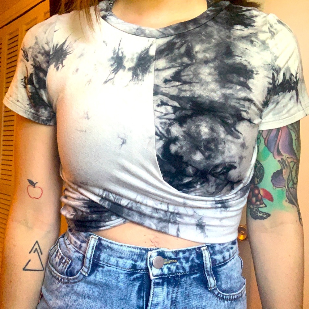 Tie-dye crop shirt